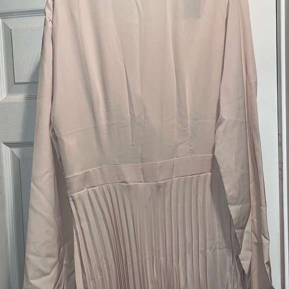 New, Beige Lapel Collar Pleated Hem Dress, Size Large - Picture 15 of 16